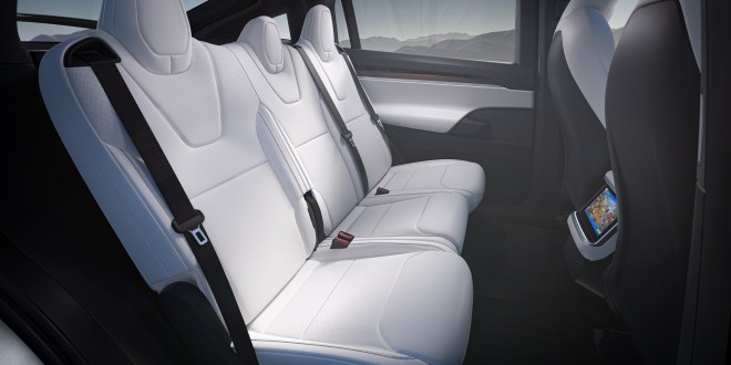 تيسلا تستبدل سيارة عميل موديل X مجاناً، والسبب؟