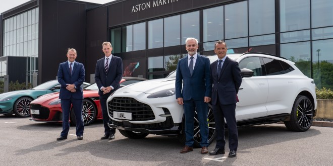 أمين ولاية ويلز يحضر حفل إنتاج أو نسخة من أستون مارتن DBX707