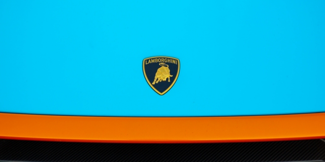 لامبورغيني تسجل علامة Revuelto، هل تصل كسيارة كهربائية؟