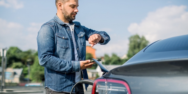 دراسة: مالكوا السيارات الكهربائية أقل رضى عن تجربتهم