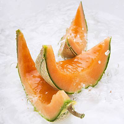 15 نوعًا من الأطعمة التي تساعدك على البقاء رطبًا