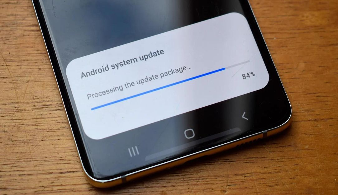 تحديث جديد يُحسّن أداء كاميرا وشاشة هواتف سامسونج جالاكسي S24