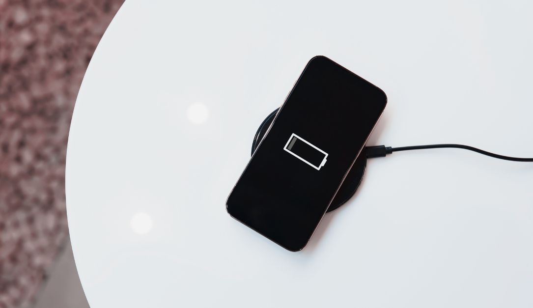 أندرويد 15 قد يدعم الشحن اللاسلكي بتقنية NFC